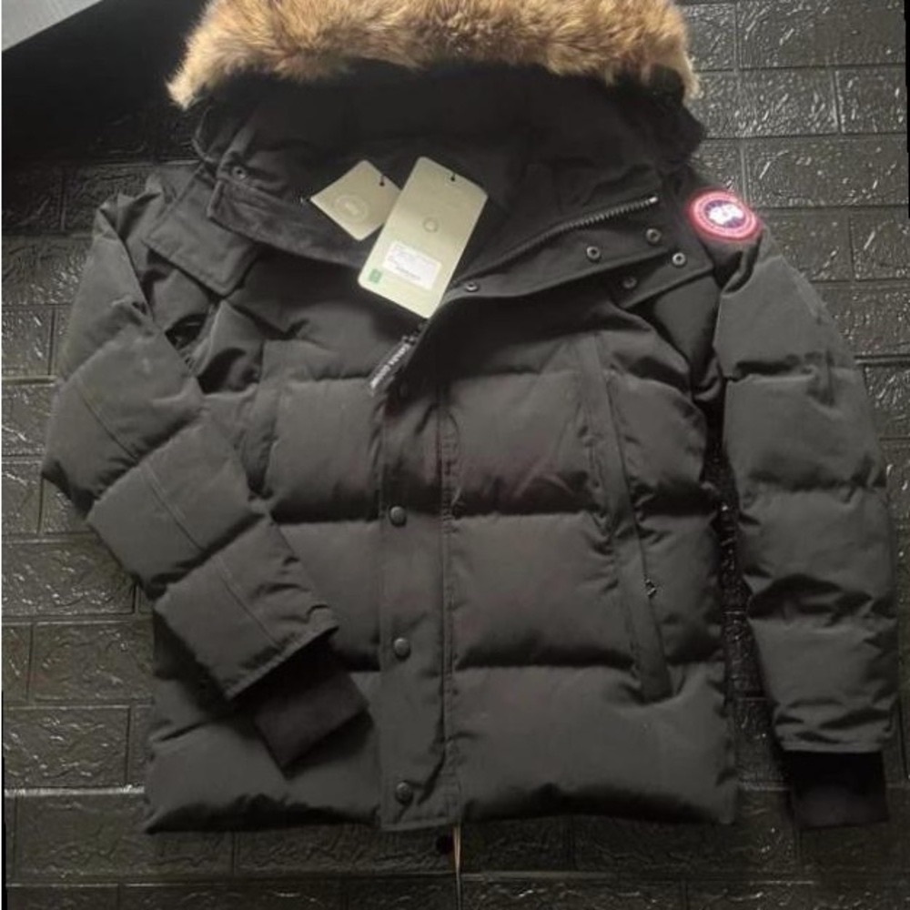 Canada Goose Black Puffer Jacket with Fur Trim🍪🍪